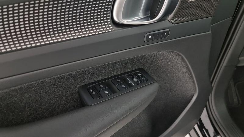 Volvo XC40 B3 automatico Ultra Black Edition