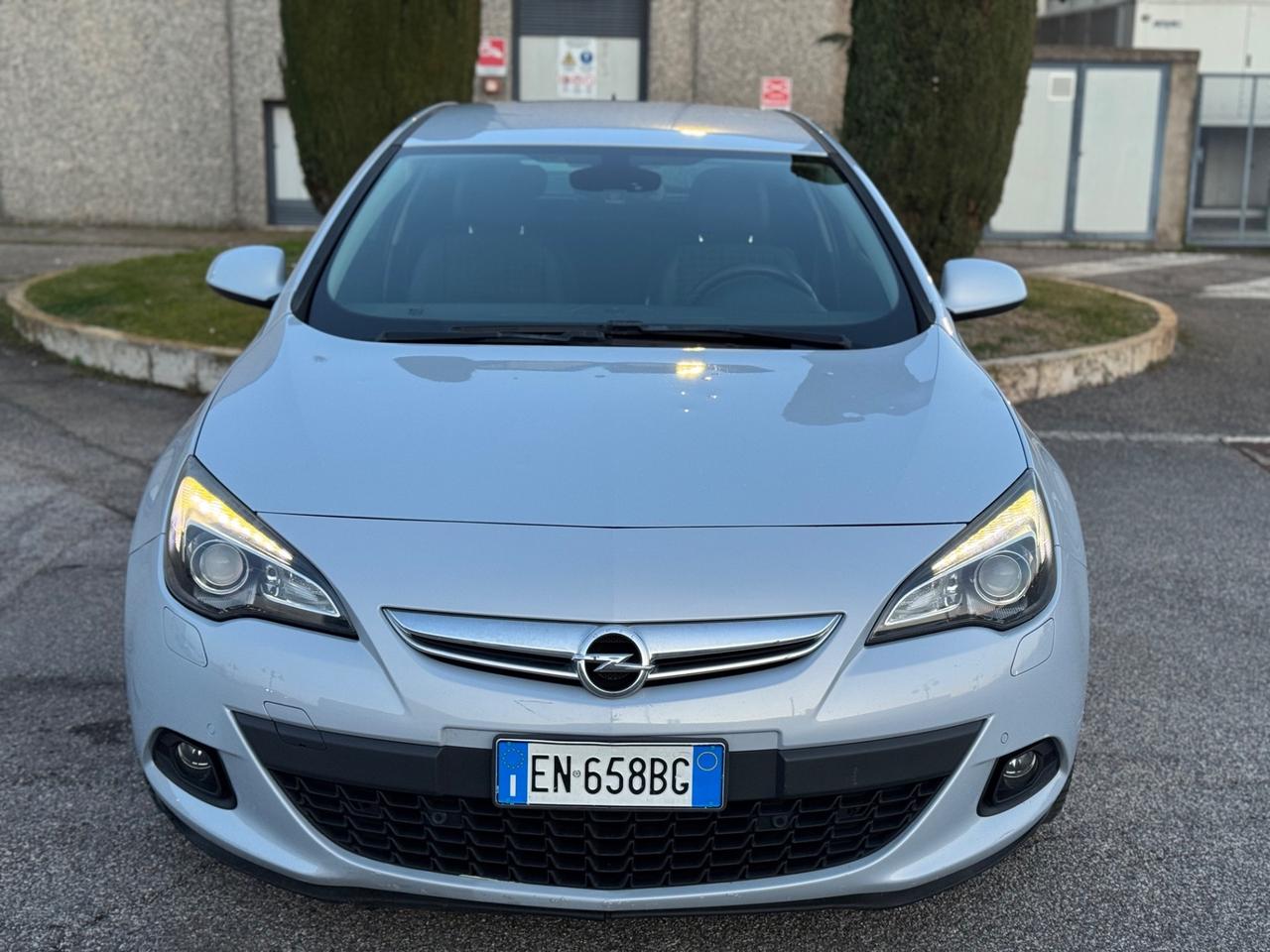 Opel Astra GTC 2.0 CDTI 165CV Cosmo