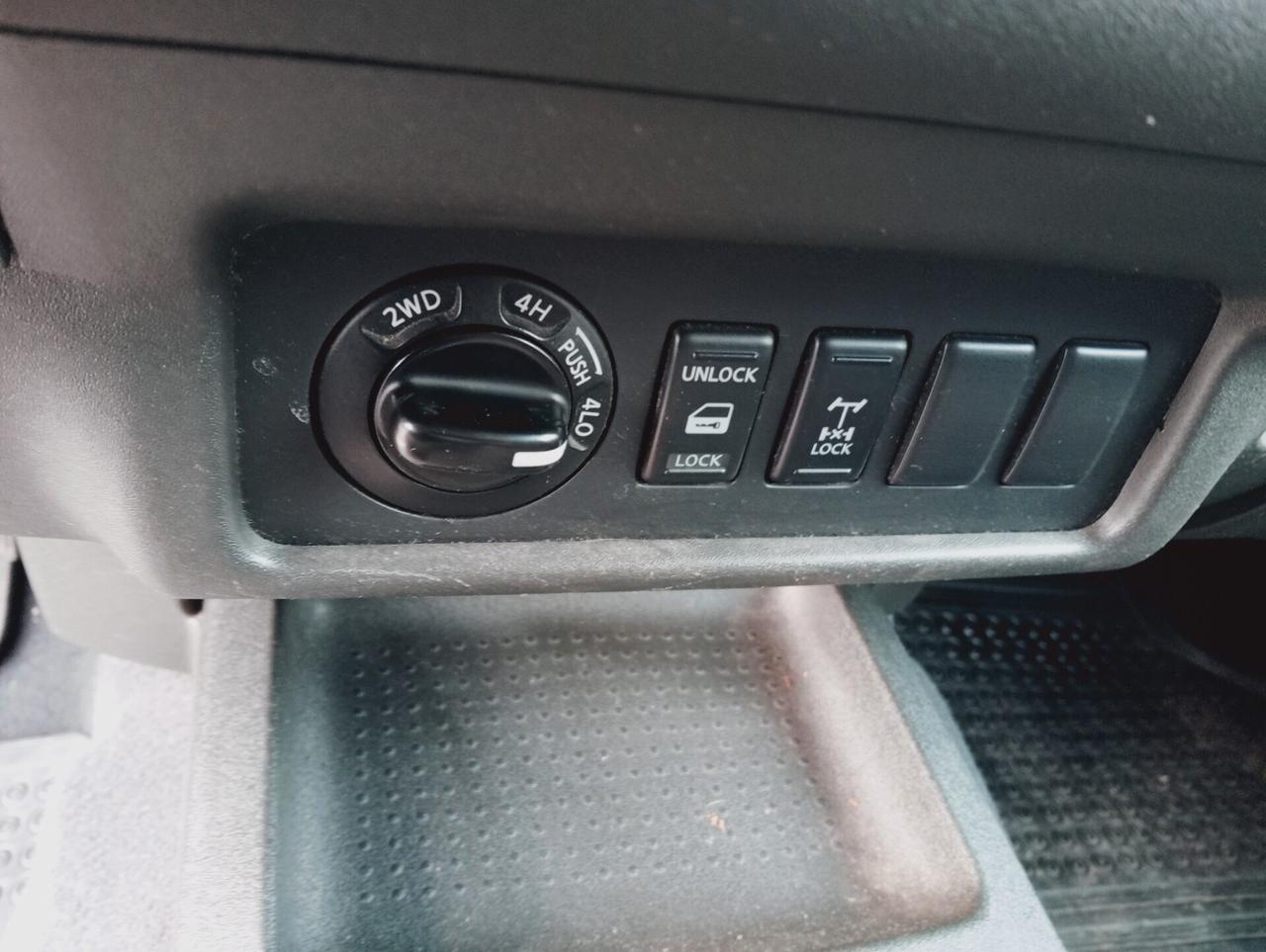 Nissan Navara 2.5 dCi 4 porte Double Cab SE