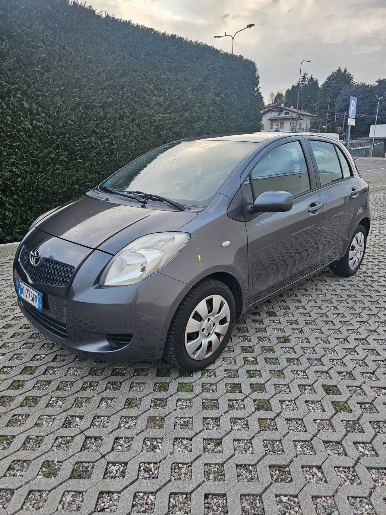 Toyota Yaris 1.0 5 porte Sol