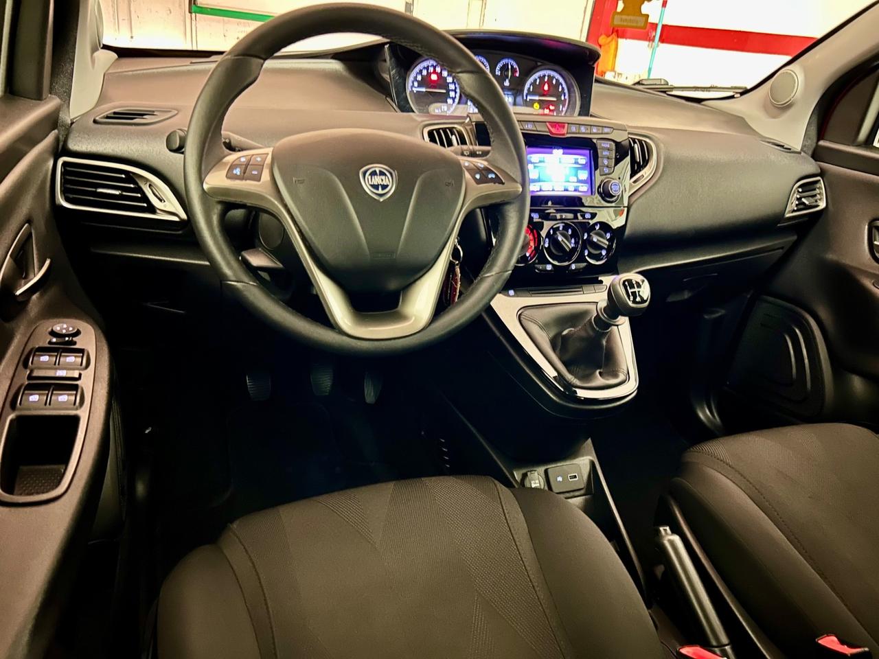 Lancia Ypsilon 1.2 69 CV 5 porte S&S Platinum