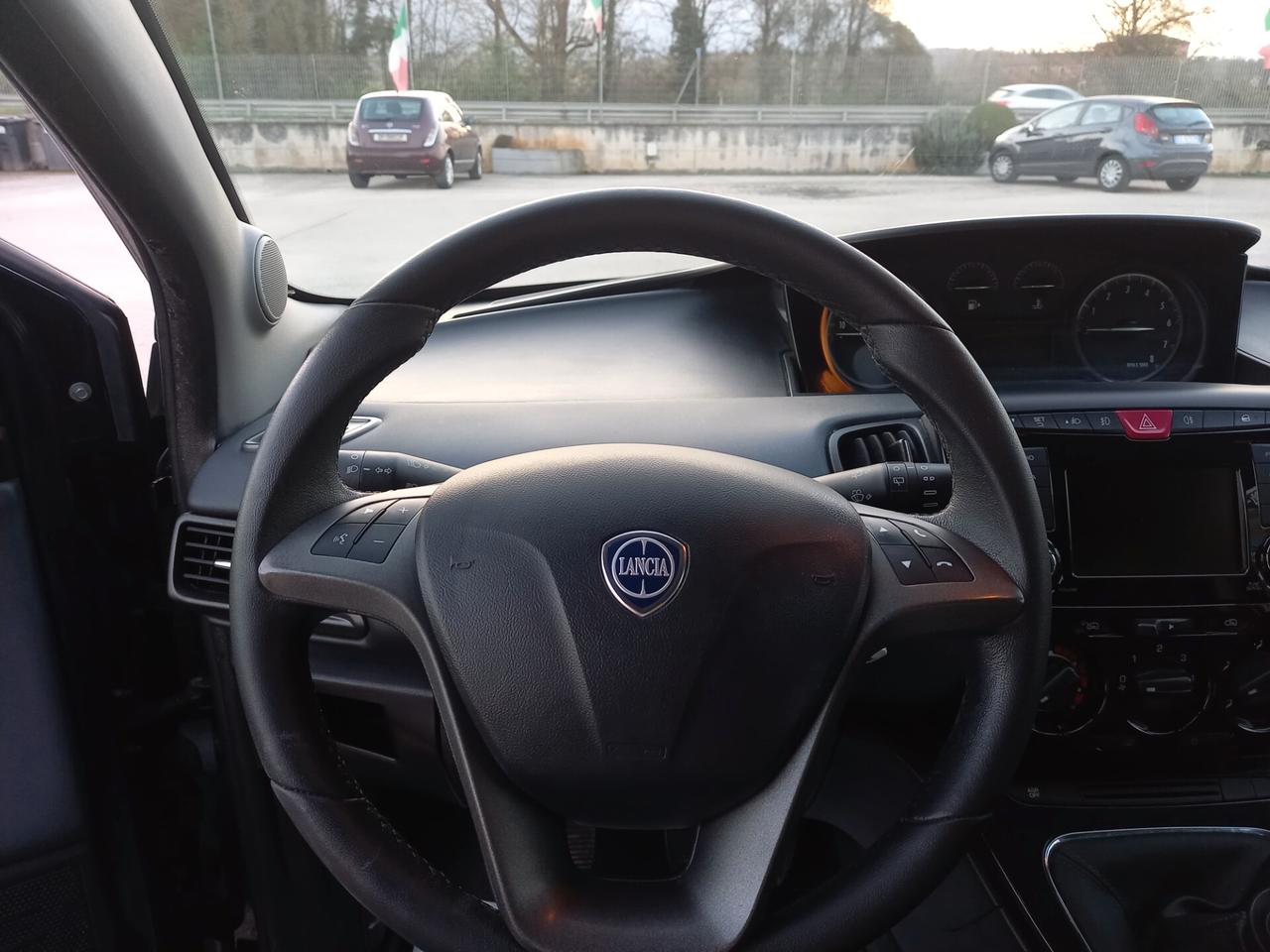 Lancia Ypsilon 1.2 69 CV 5 porte Gold