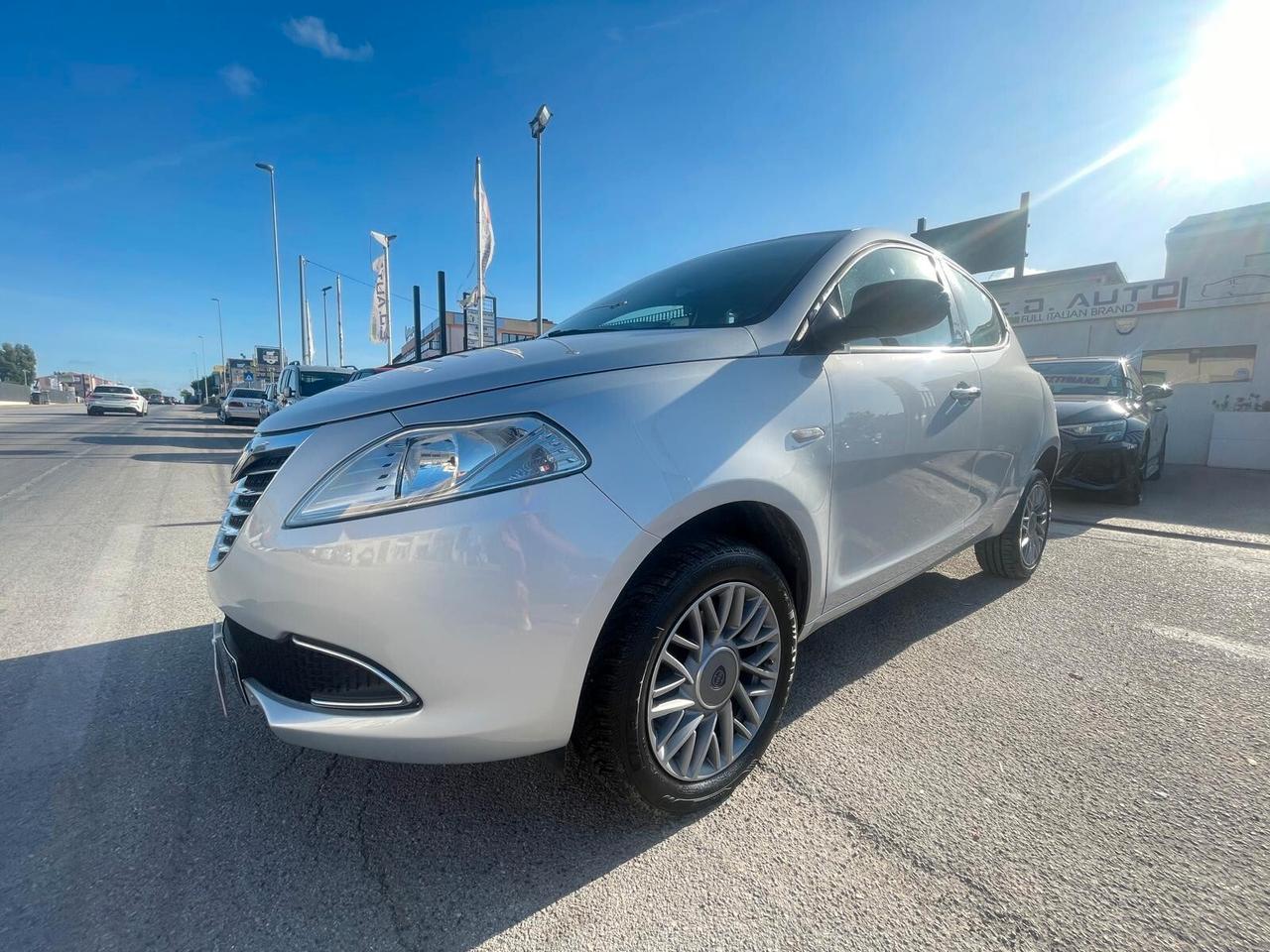 Lancia Ypsilon 0.9 TwinAir 85 CV 5 porte Metano Ecochic Gold