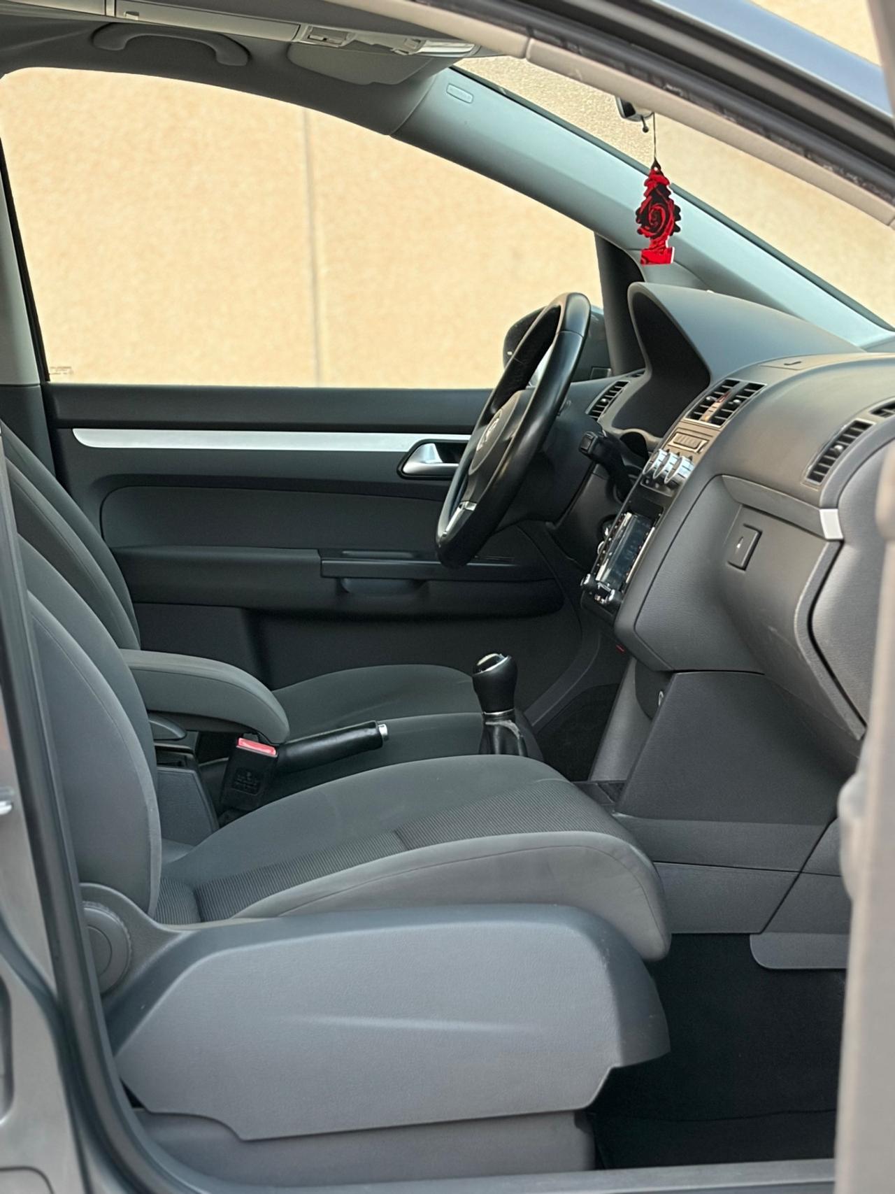 Vw TOURAN 1.6d 6 marce 7 posti anno 2013 pronta per viaggiare neopatentati