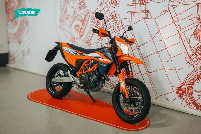 KTM 690 SMC KTM 690 SMC R