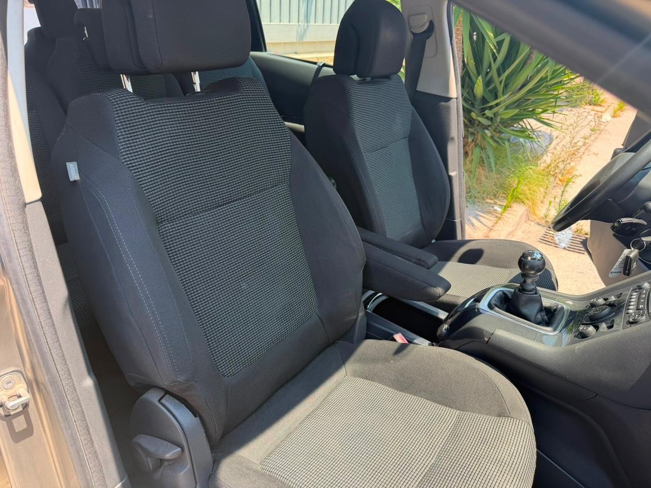 Peugeot 5008 1.6 HDi 112CV Allure