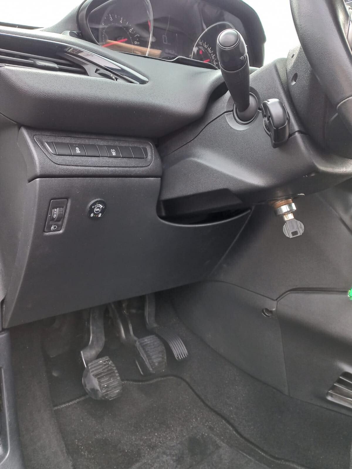 Peugeot 208 1.4 VTi GPL CASA MADRE