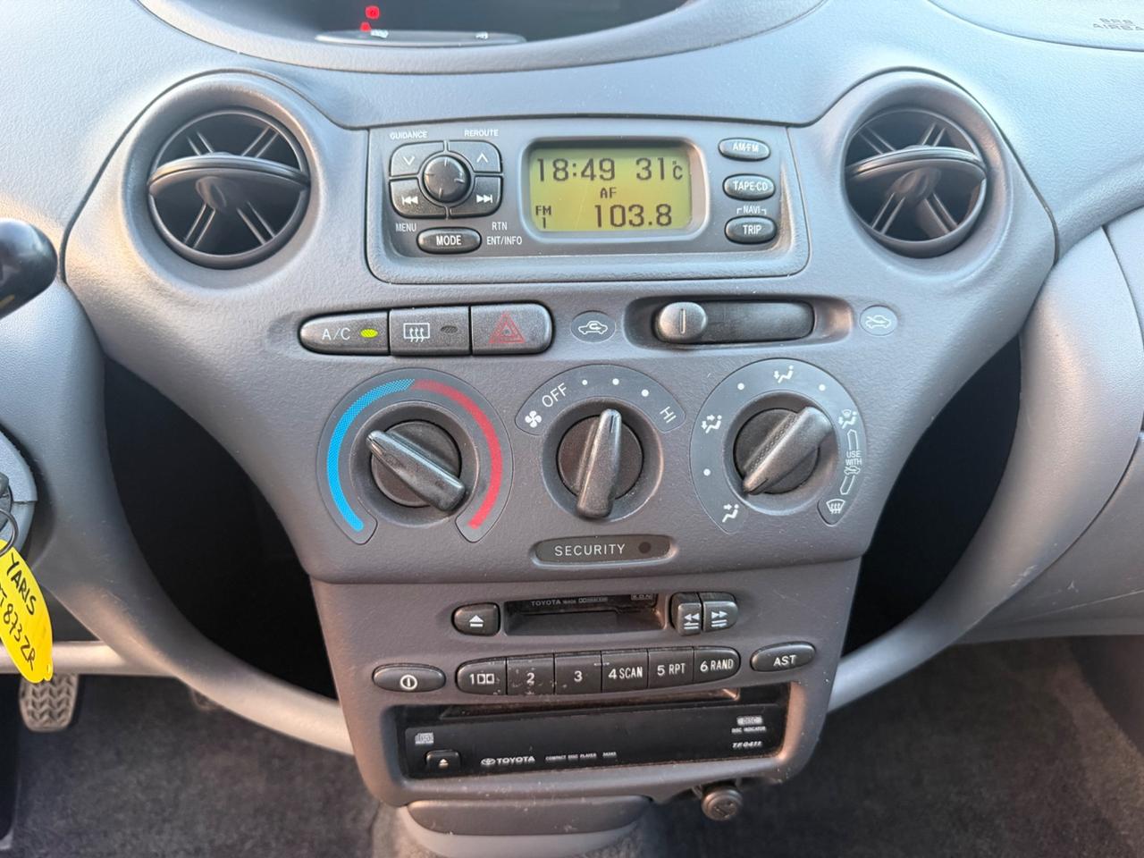Toyota Yaris 1.0i 16V cat 5 porte Sol