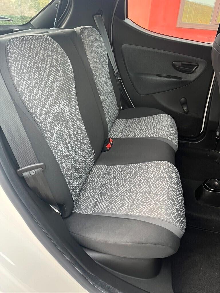 Lancia Ypsilon 1.2 69 CV 5 porte S&S Black and Noir