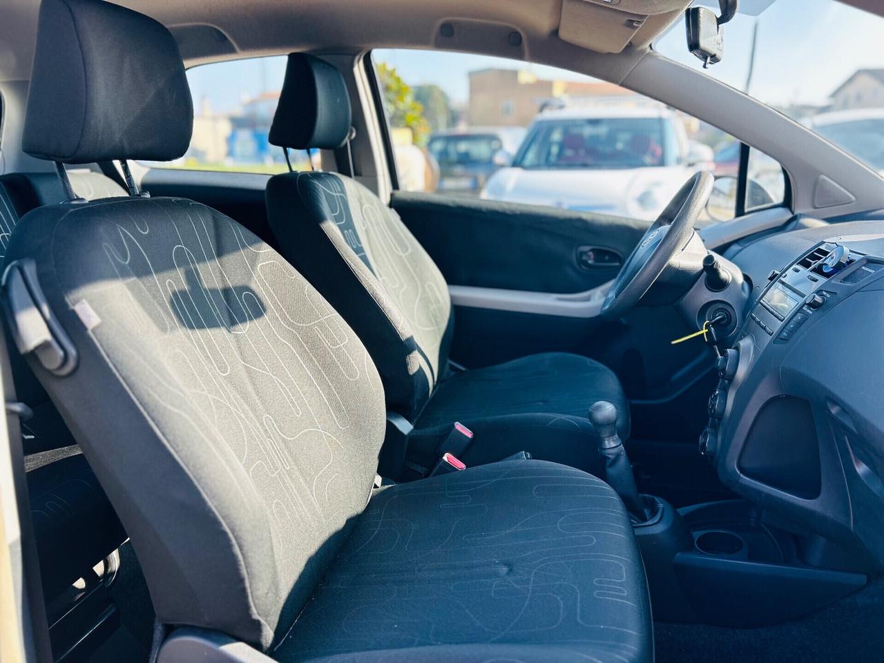 Toyota Yaris 1.0 3P Luxury pack