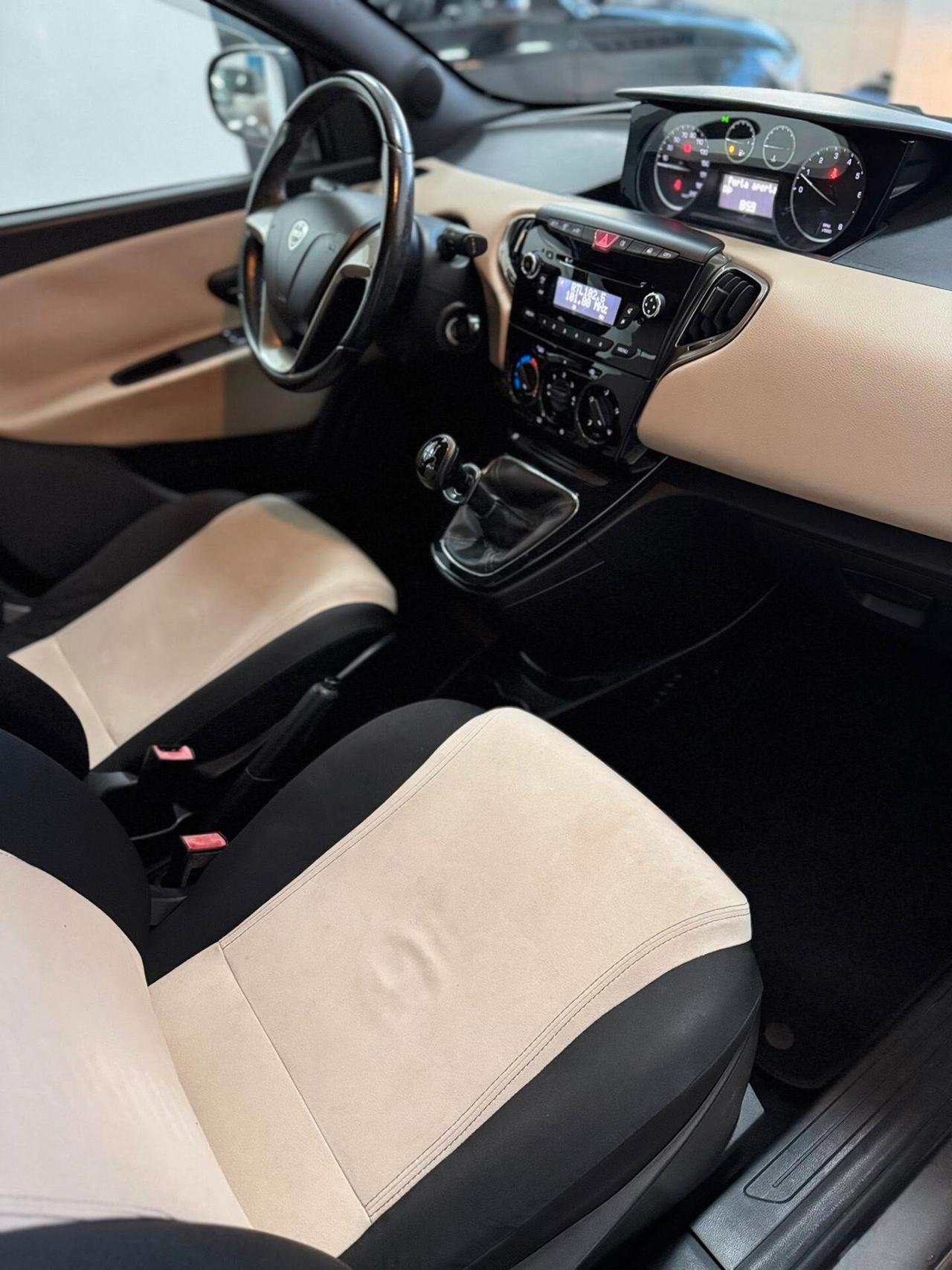 Lancia Ypsilon 1.2 69 CV 5 porte S&S Platinum