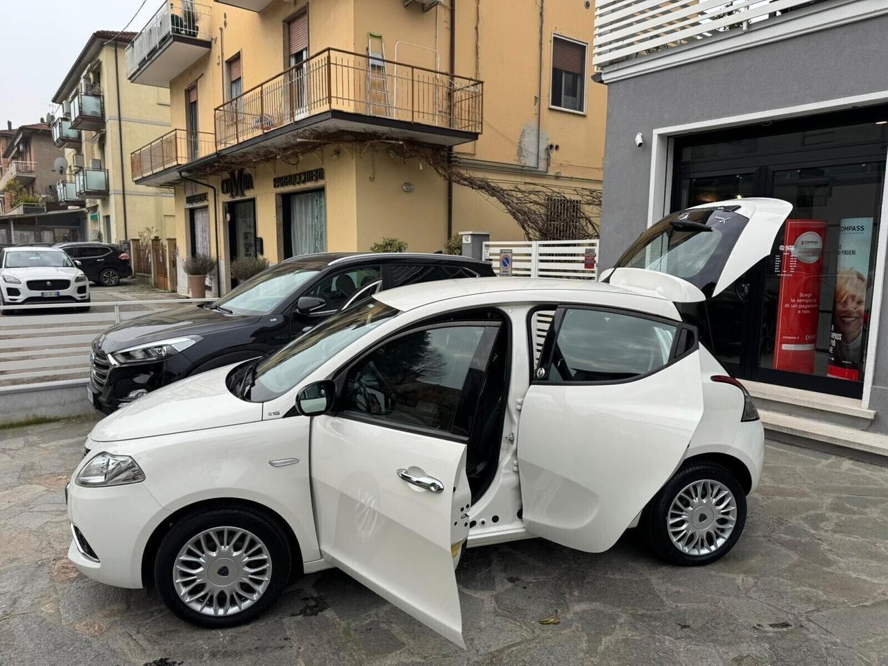 LANCIA YPSILON 1.2 69cv 5p GPL ECOCHIC GOLD NEOP.