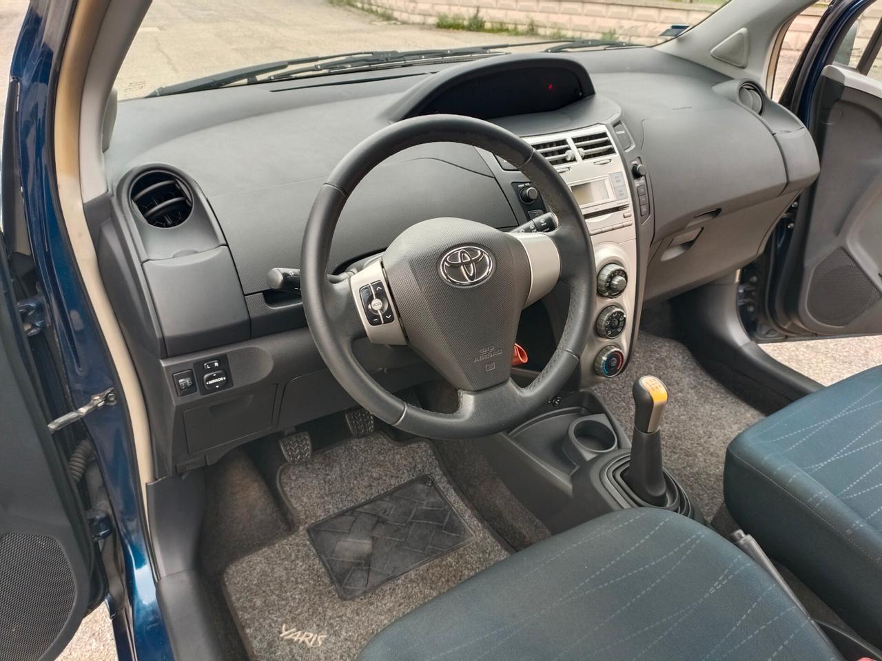 Toyota Yaris 1.0 3 porte Sol