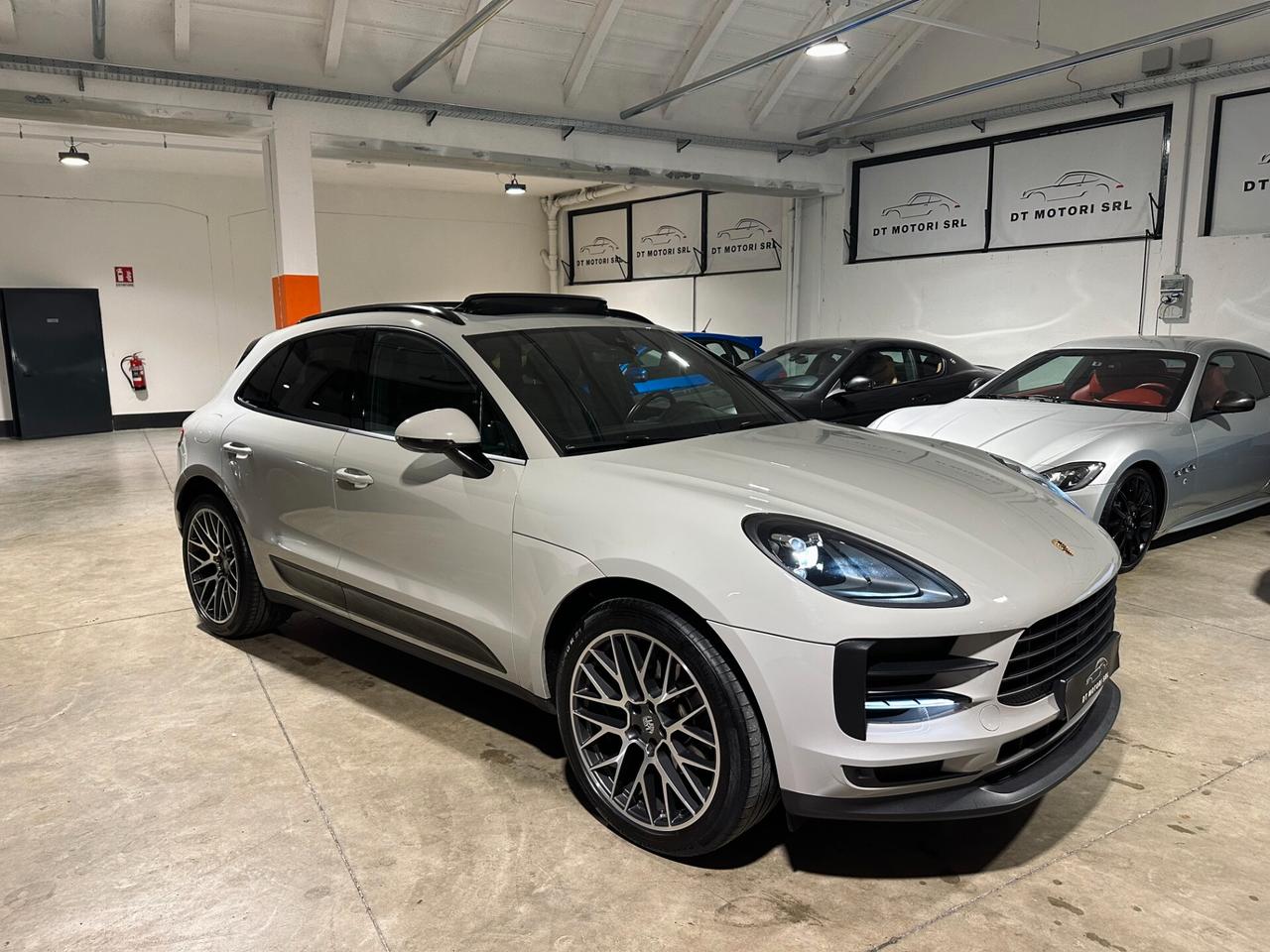 Porsche Macan 2.0 TETTO - PASM RETROCAMERA TAGLIANDI UFF.