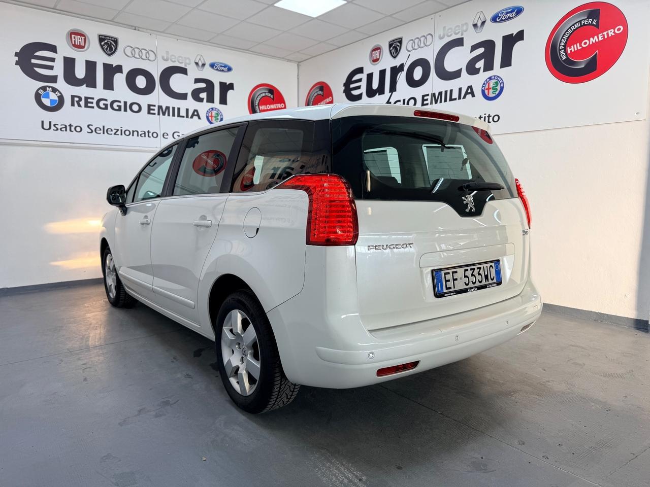 Peugeot 5008 1.6 HDi 112CV cambio robotizzato Féline 05/2011 Euro 5 Neopatentati