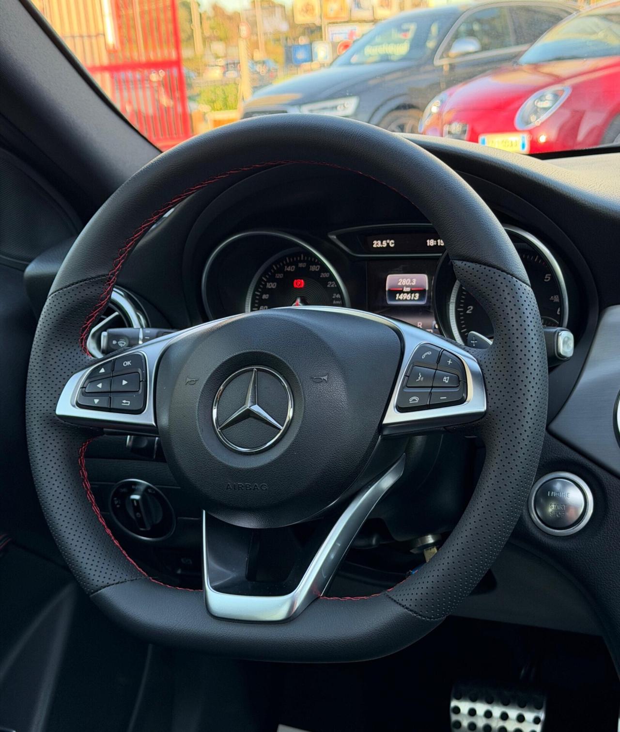 MERCEDES GLA 200D PREMIUM AMG 4 MATIC