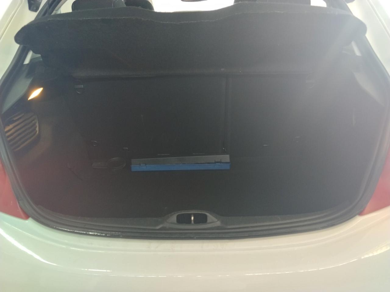 Peugeot 208 1.4 diesel 2013 CON GARANZIA