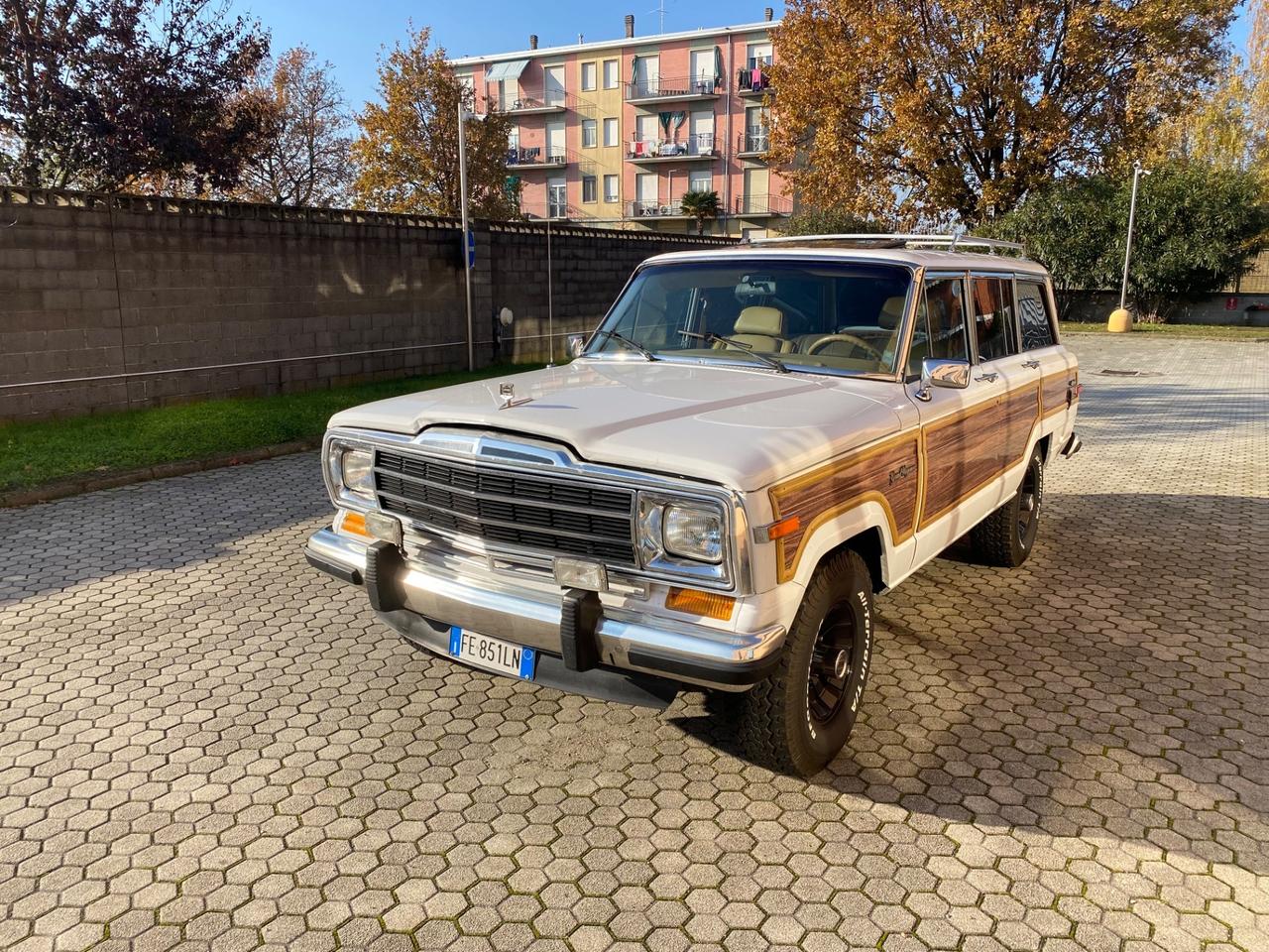 Jeep Wagoneer Grand 5.9 v8