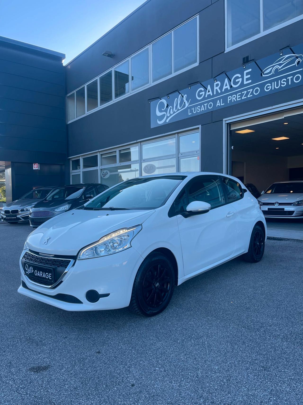 Peugeot 208 1.2 benzina Neopatentati