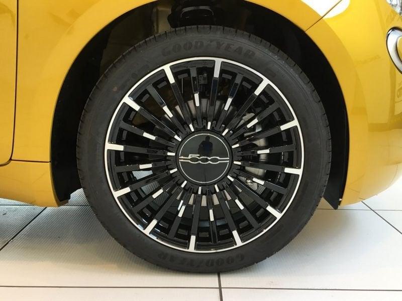 FIAT 500 Hybrid Hybrid Icon MY26 PACK STYLE