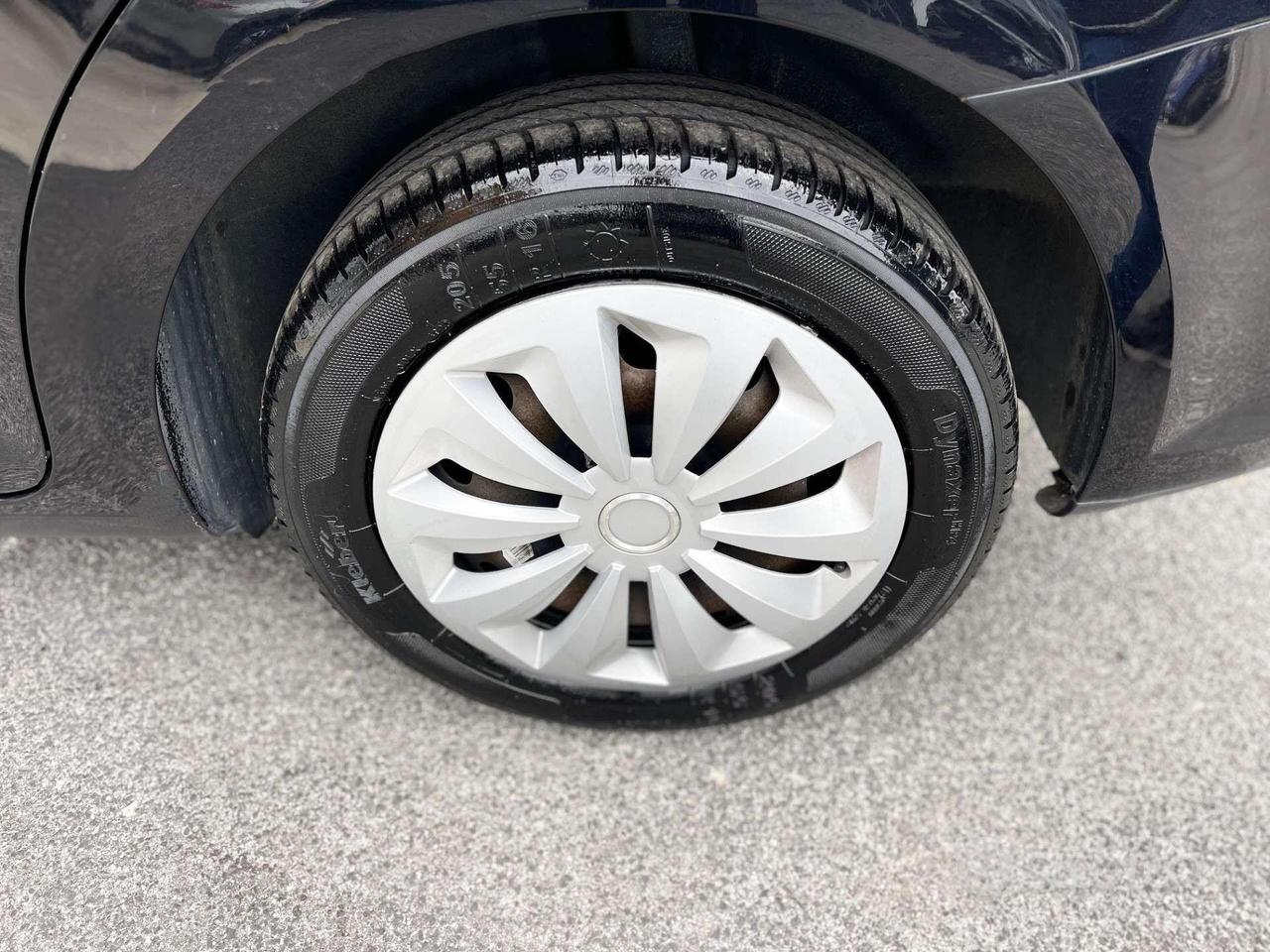 Volkswagen Touran 1.6 Diesel 105CV E5 Neo - 2013