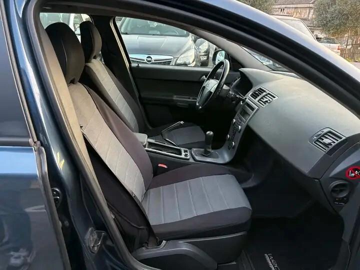 Volvo V50 D2 R-design