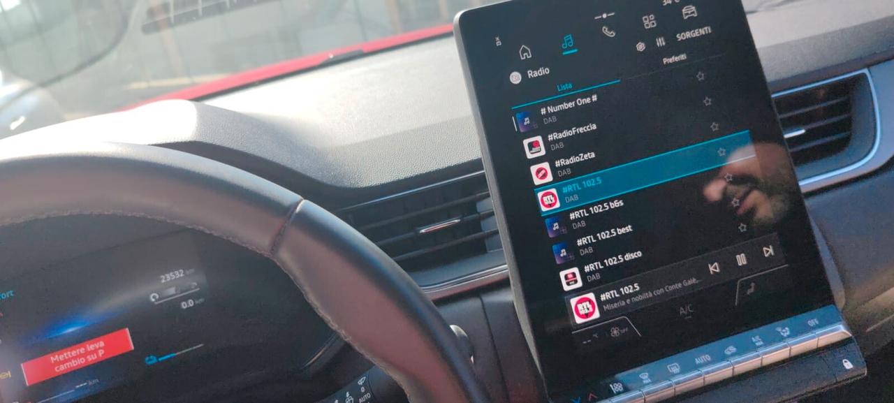 Renault Captur Full Hybrid E-Tech Incidentata