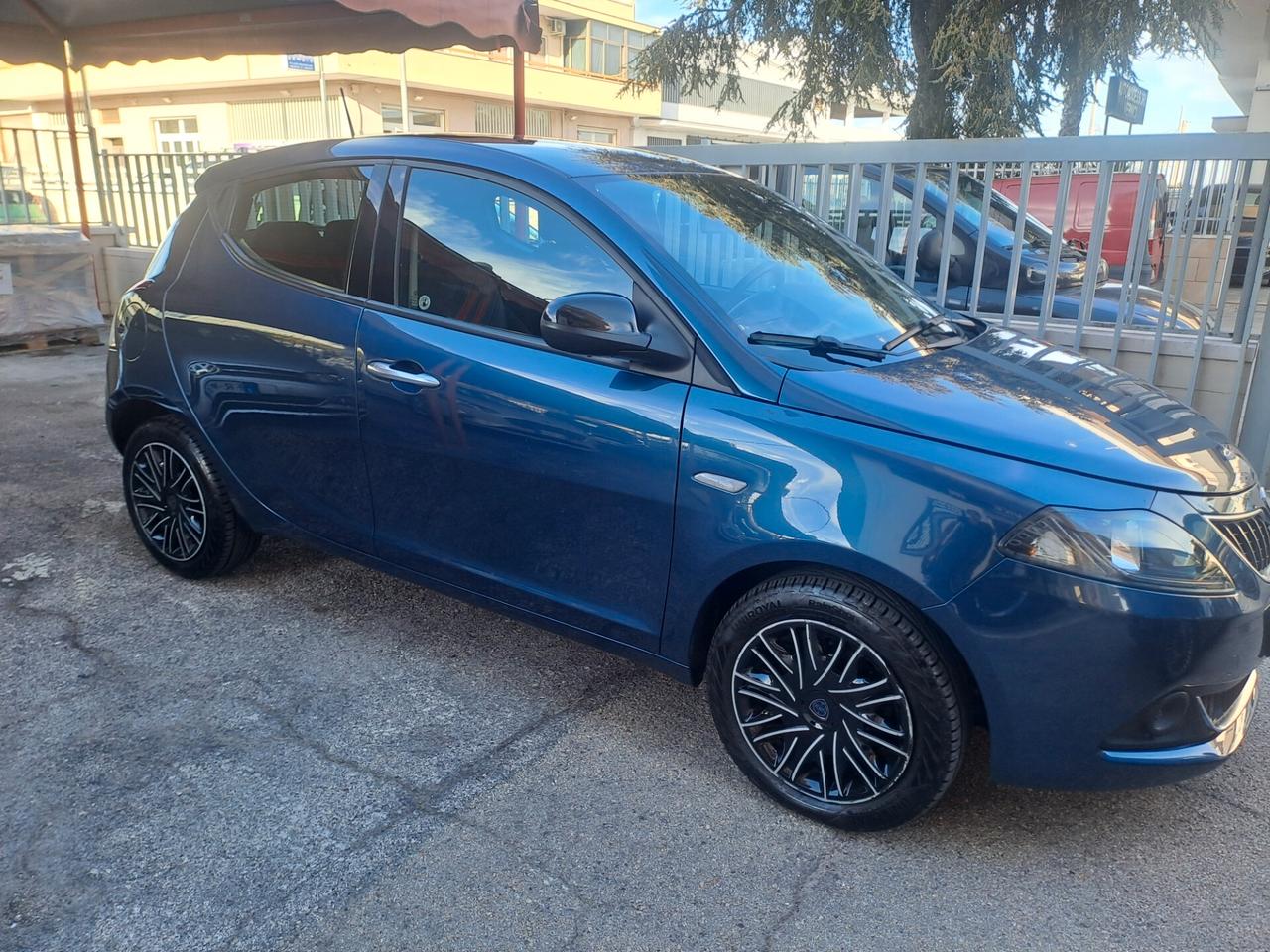 Lancia Ypsilon 1.0 FireFly 5 porte S&S Hybrid Ecochic Gold