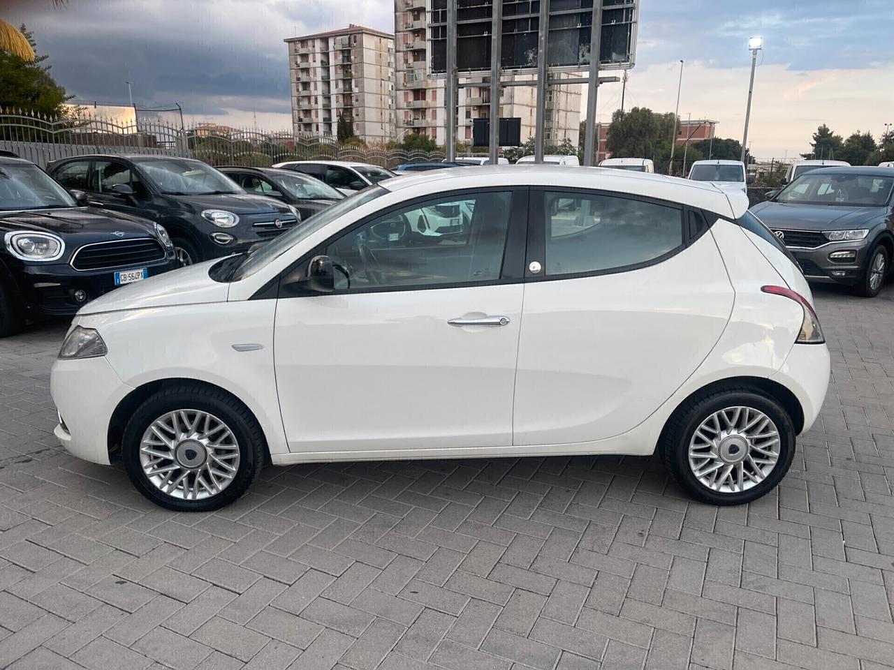 Lancia Ypsilon 1.2 69 CV Ecochic Platinum