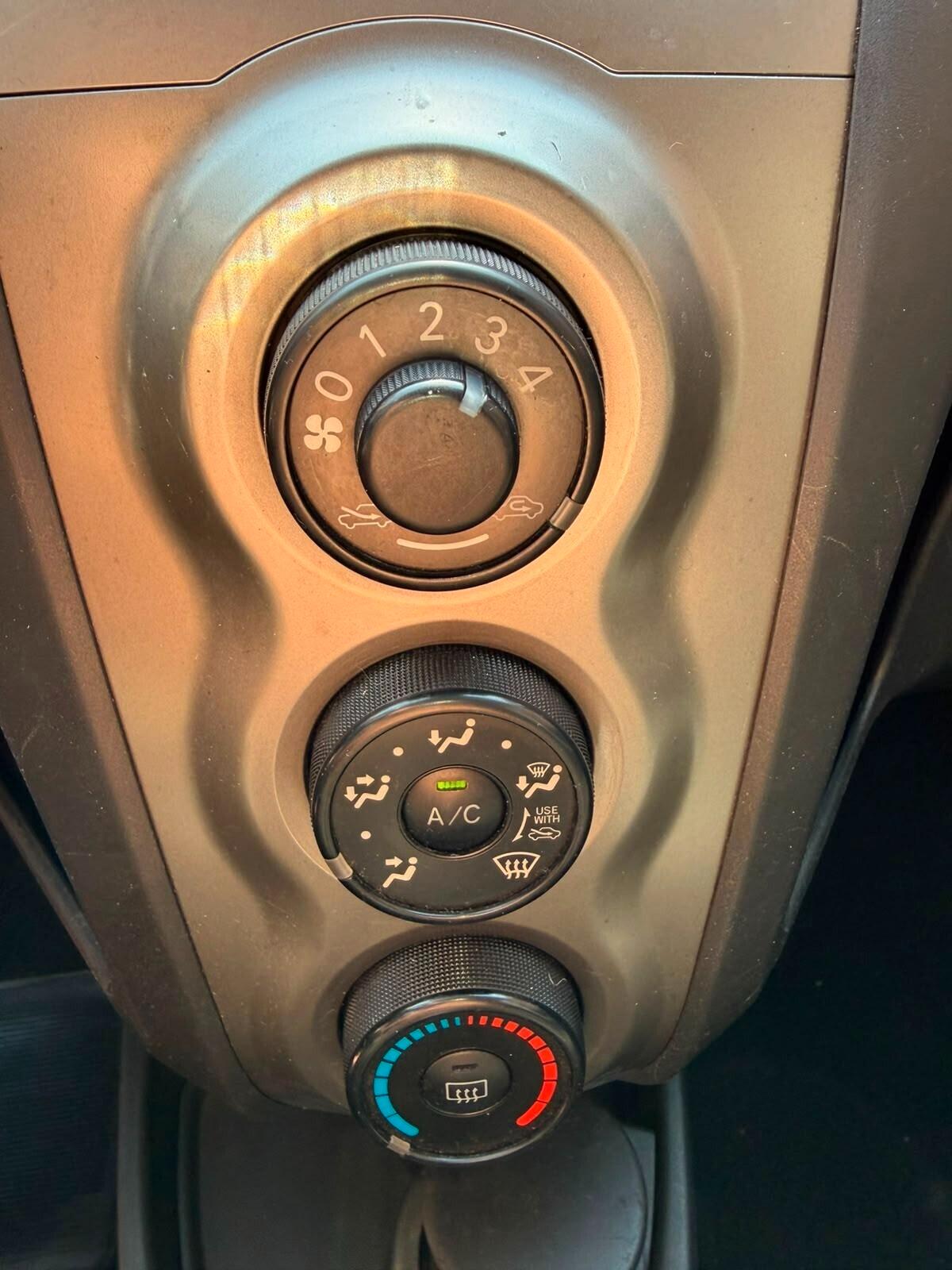 Toyota Yaris 1.0 5 porte Now