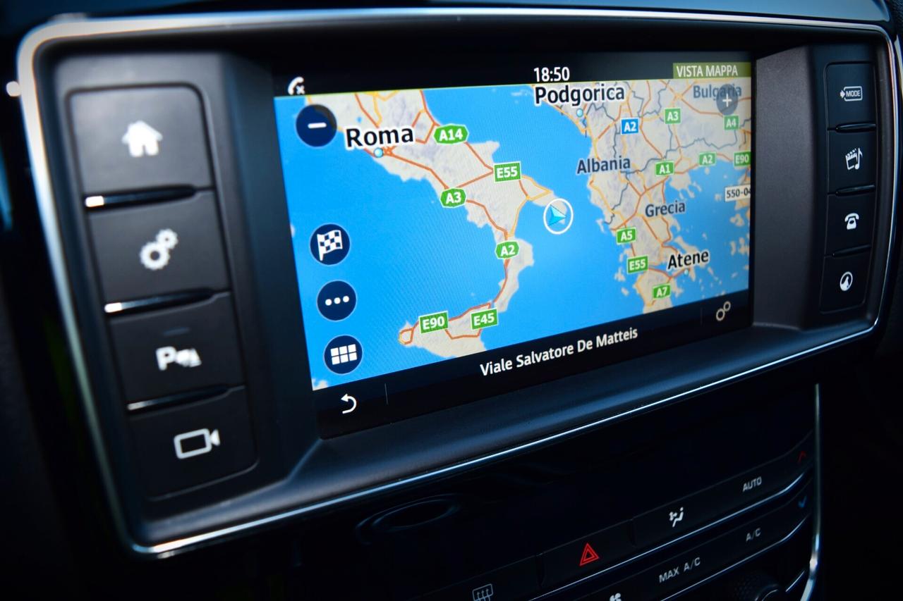 Jaguar XE 2.0 D 180 cv Automatica Prestige
