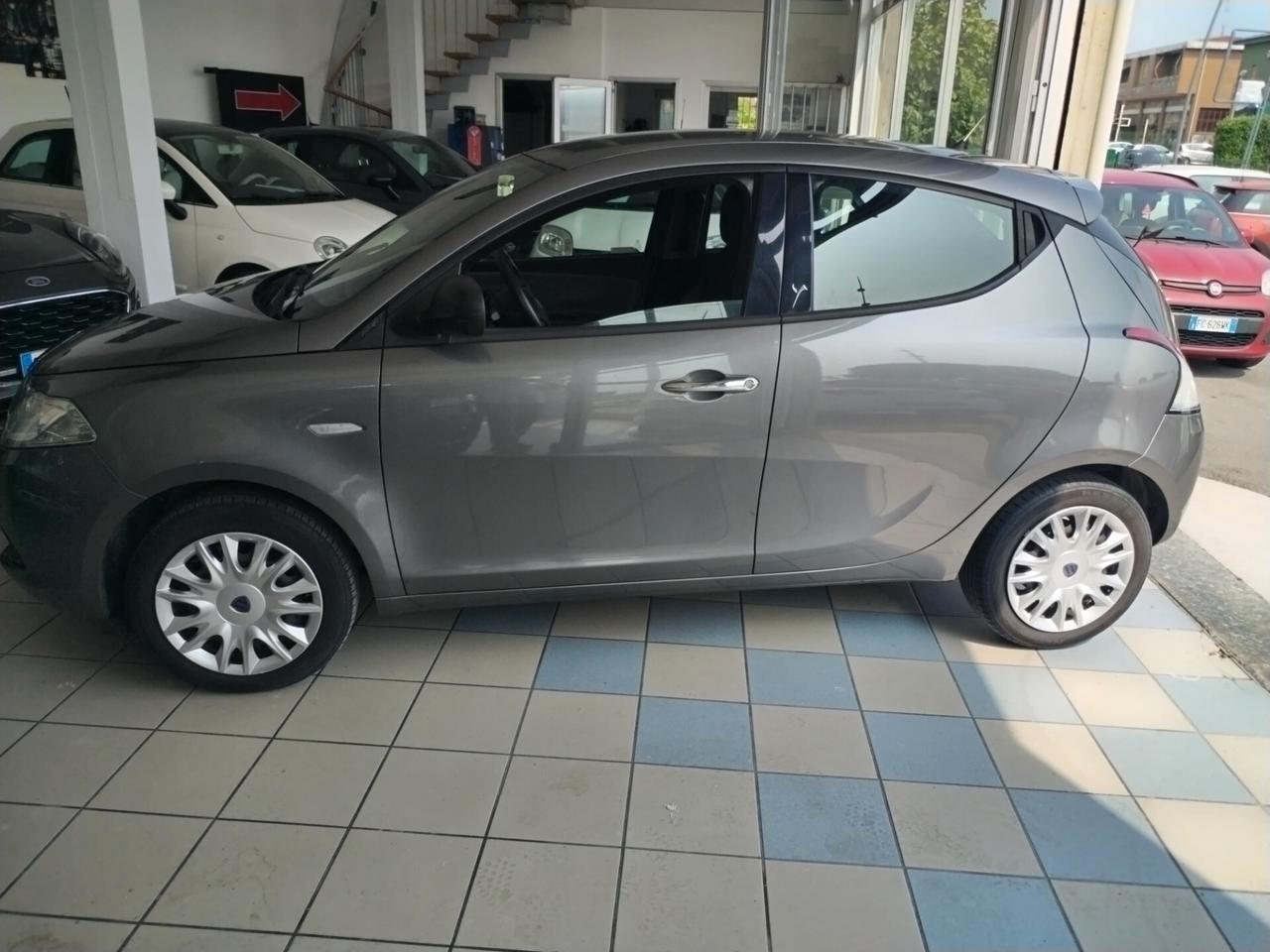Lancia Ypsilon 1.2 69 CV 5 porte Silver