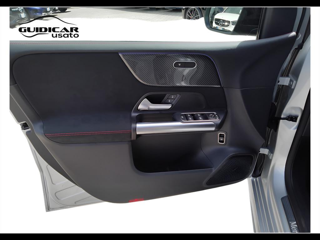 Mercedes-Benz Classe B - W247 2023 - B 180 d AMG Line Premium auto