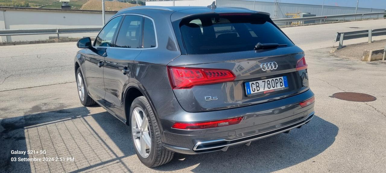 Audi Q5 40 TDI quattro S tronic Design S-LINE