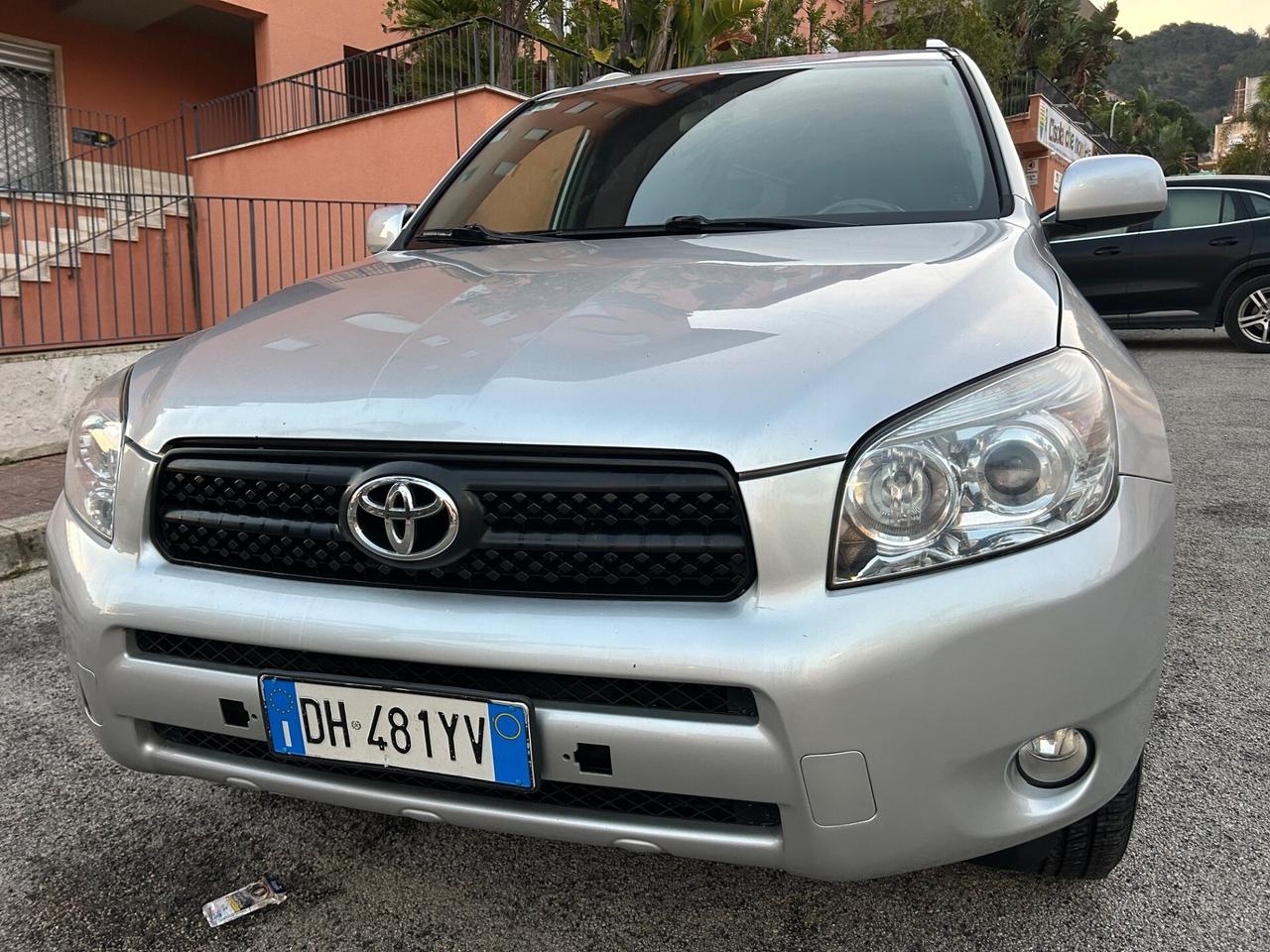 Toyota RAV 4 RAV4 2.2 D-4D 136 CV Sol unico propri