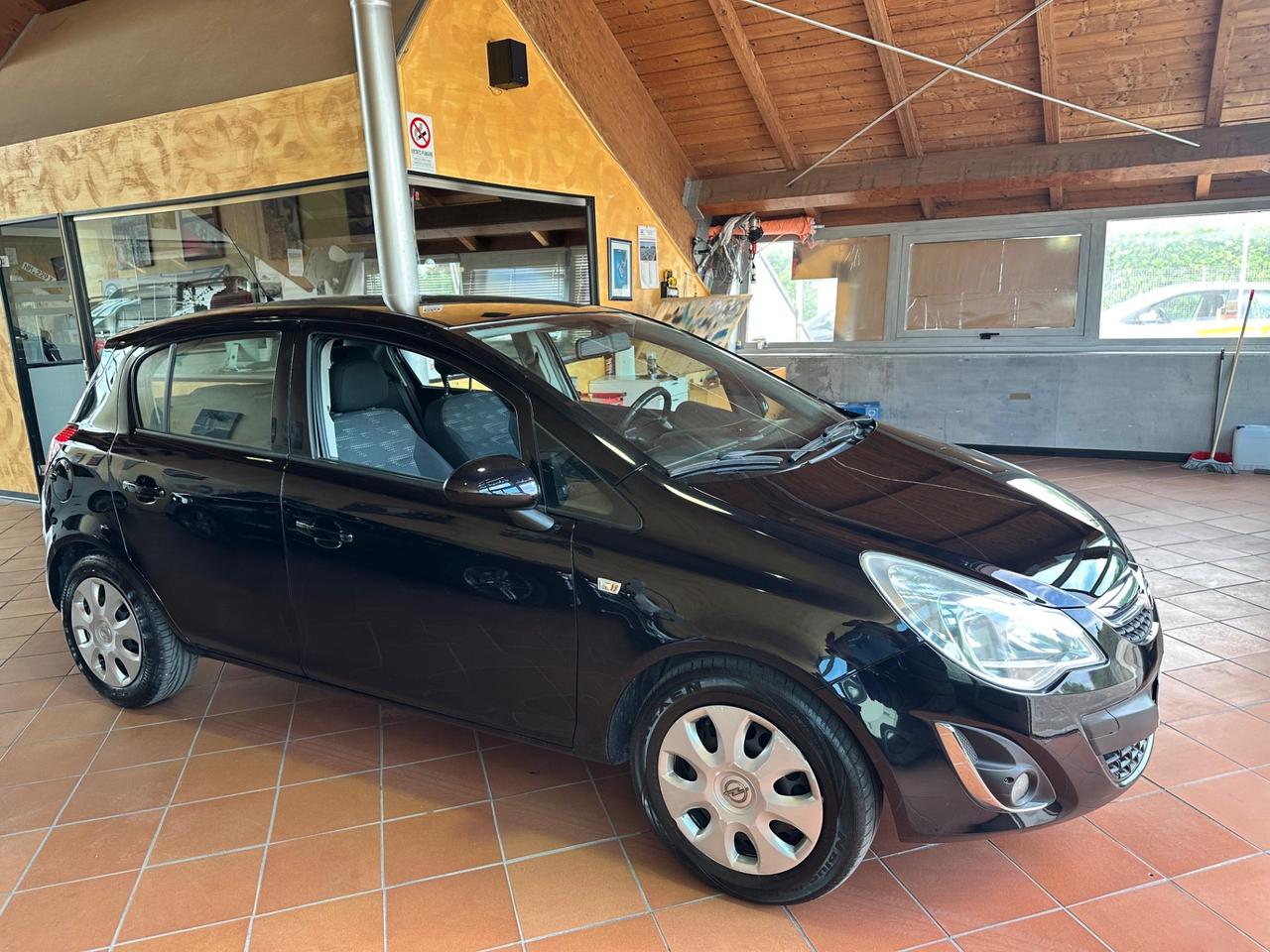 Opel Corsa 1.2 5 porte Cosmo cambio automatico