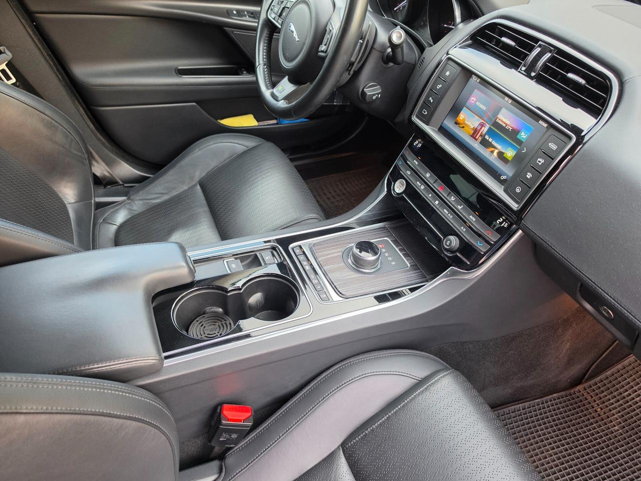 Jaguar XE 2.0 D Turbo aut. Portfolio