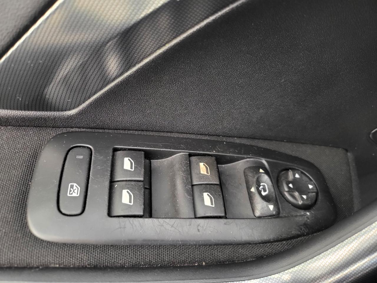 Peugeot 2008 - 2014 1.6 e-HDi 115 CV Allure