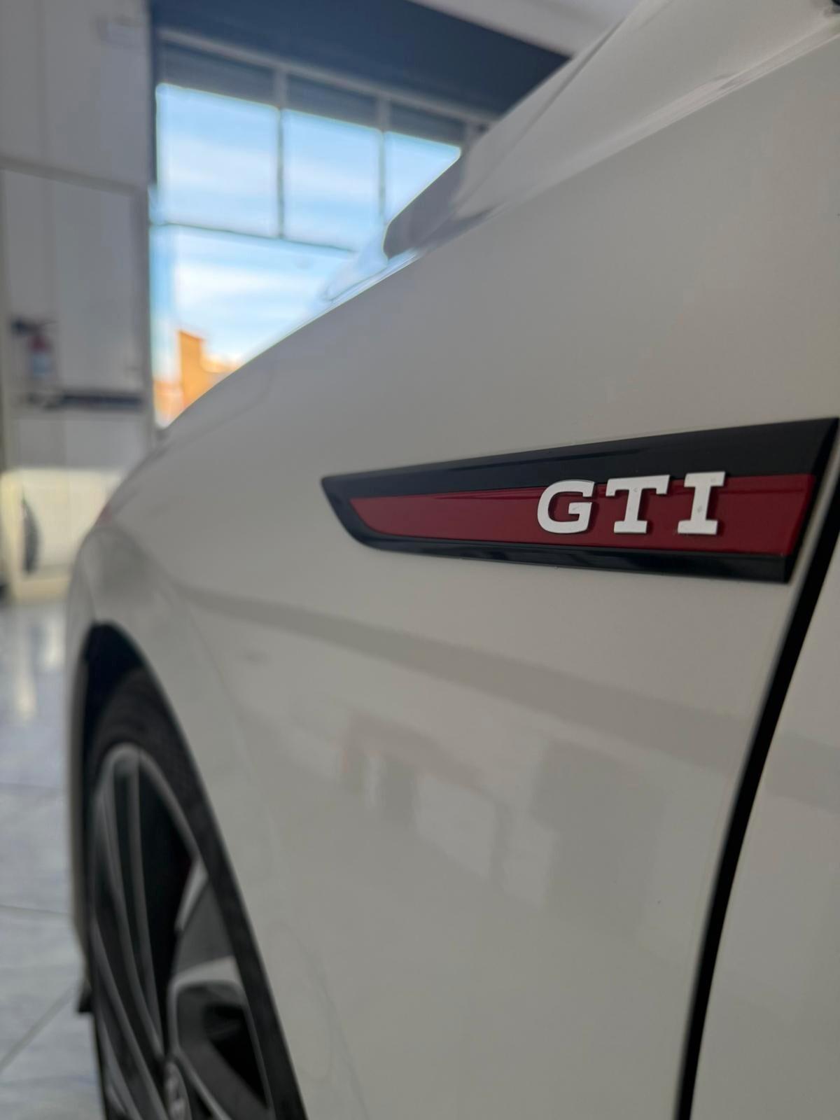 Volkswagen Golf GTI 2.0 TSI