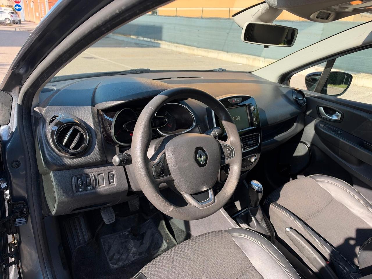 Renault Clio 1.5 dci - NAV. - NEOPATENTATI - 12 MESI DI GARANZIA -