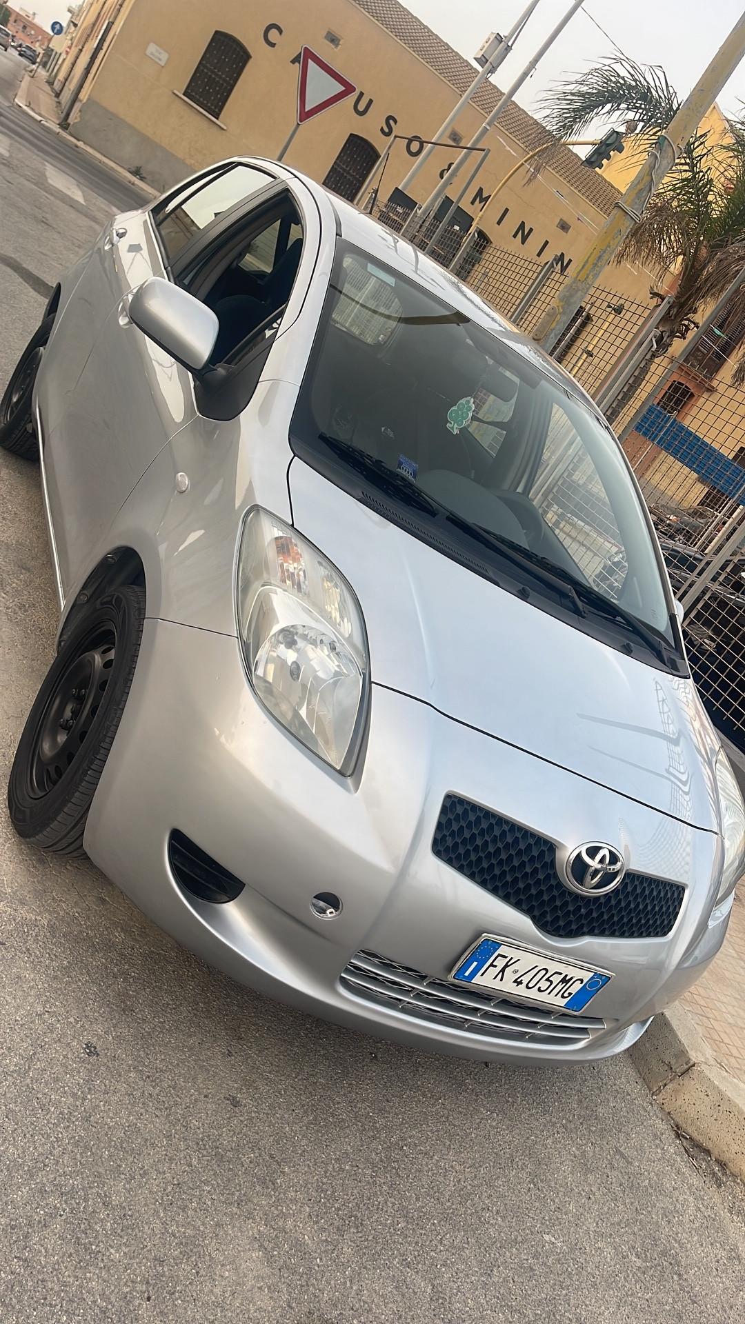 Toyota Yaris 1.0 5 porte