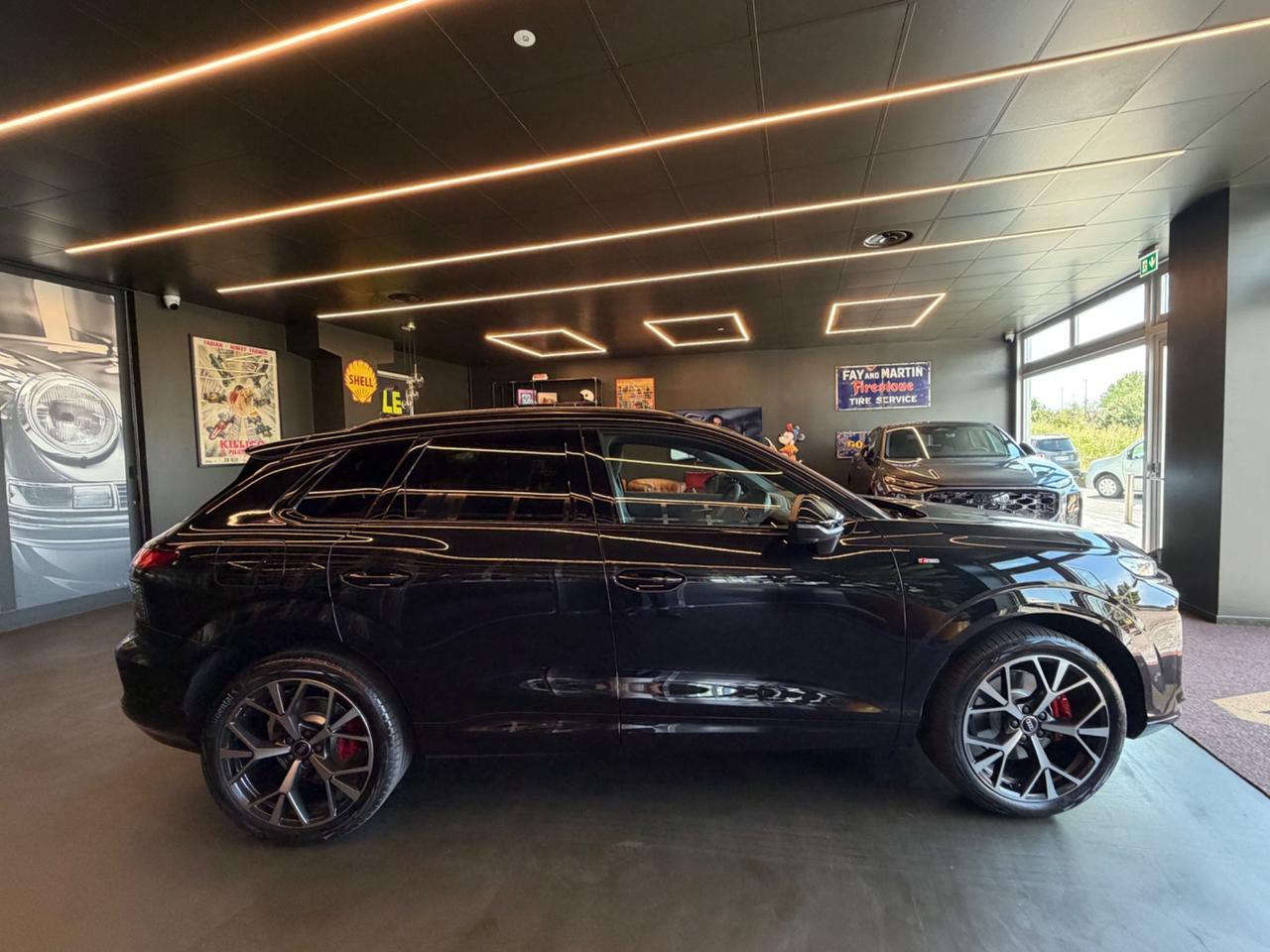 Audi Q3 TFSI quattro S tronic line edition -265cv-