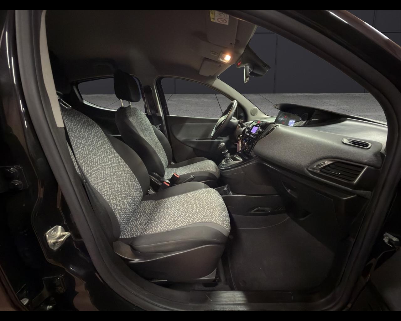 LANCIA Ypsilon 1.0 FireFly 5 porte S&S Hybrid Silver