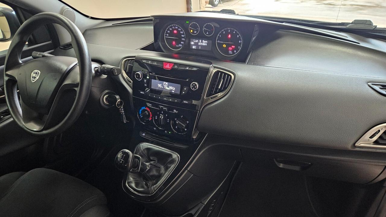 Lancia Ypsilon 1.2 69 CV 5 porte Elefantino