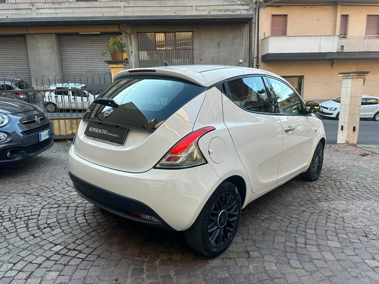 Lancia Ypsilon 1.3 MJT 16V 95 CV 5 OK neopatentati