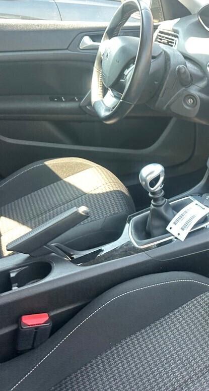 Peugeot 308 BlueHDi 130 S&S Business