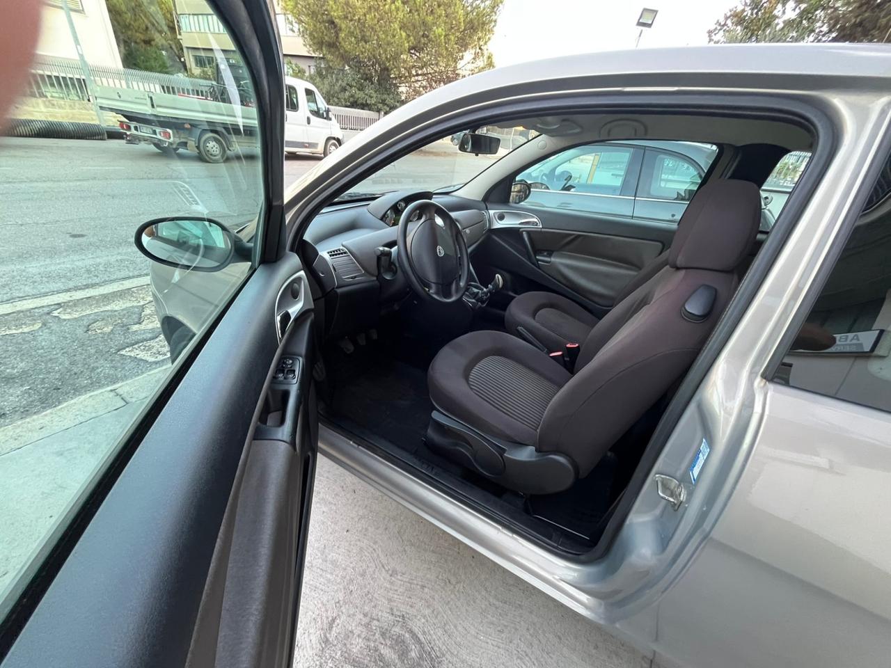 Lancia Ypsilon 1.2 8v Versus