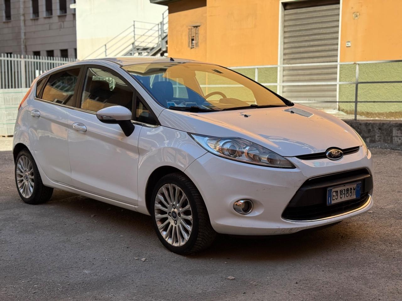 FORD FIESTA 1.2 BENZINA 5.P TITANIUM GARANZIA 12 MESI