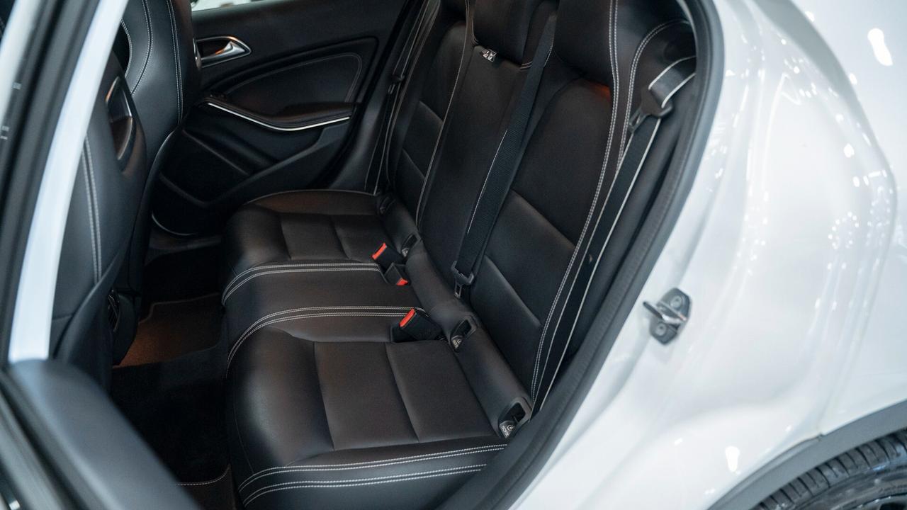 Mercedes-benz GLA 200 D NIGHT EDITION AUTO TETTO CARBONIO NAVI PELLE FULL OPTIONAL