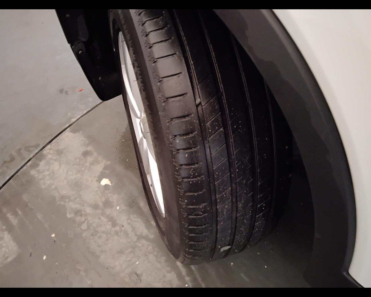 VOLVO XC40 - XC40 1.5 t3 Momentum Core 163cv my21
